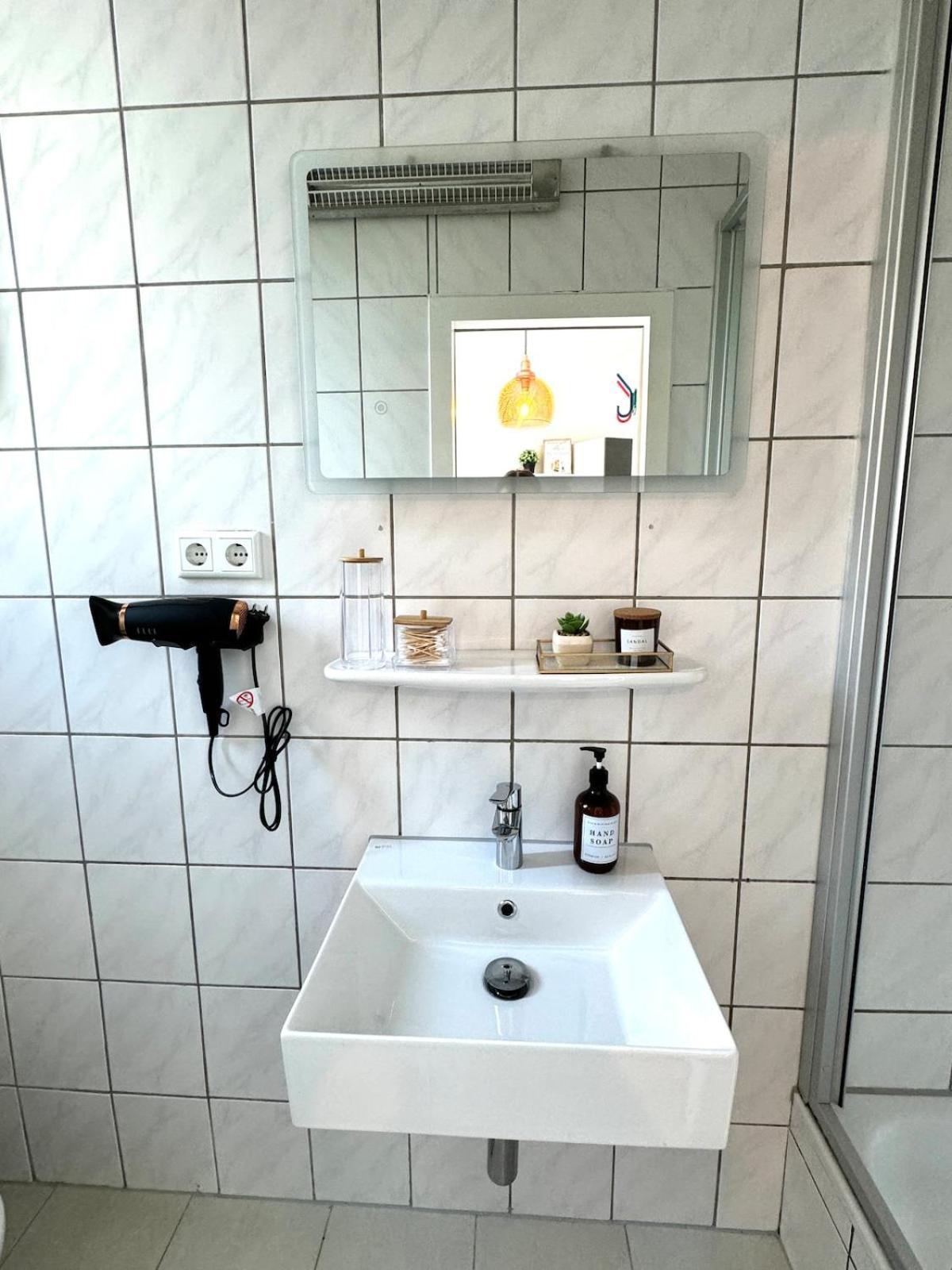 Self Check-in Haus - 15min Zum Hbf Und Messe